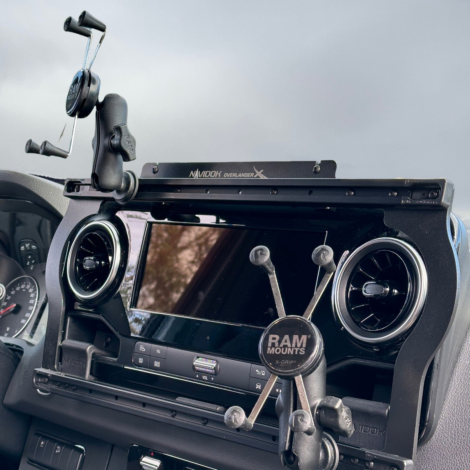 No Drill - Dash Mount for Mercedes Sprinter – NAVIDOK Overlander X