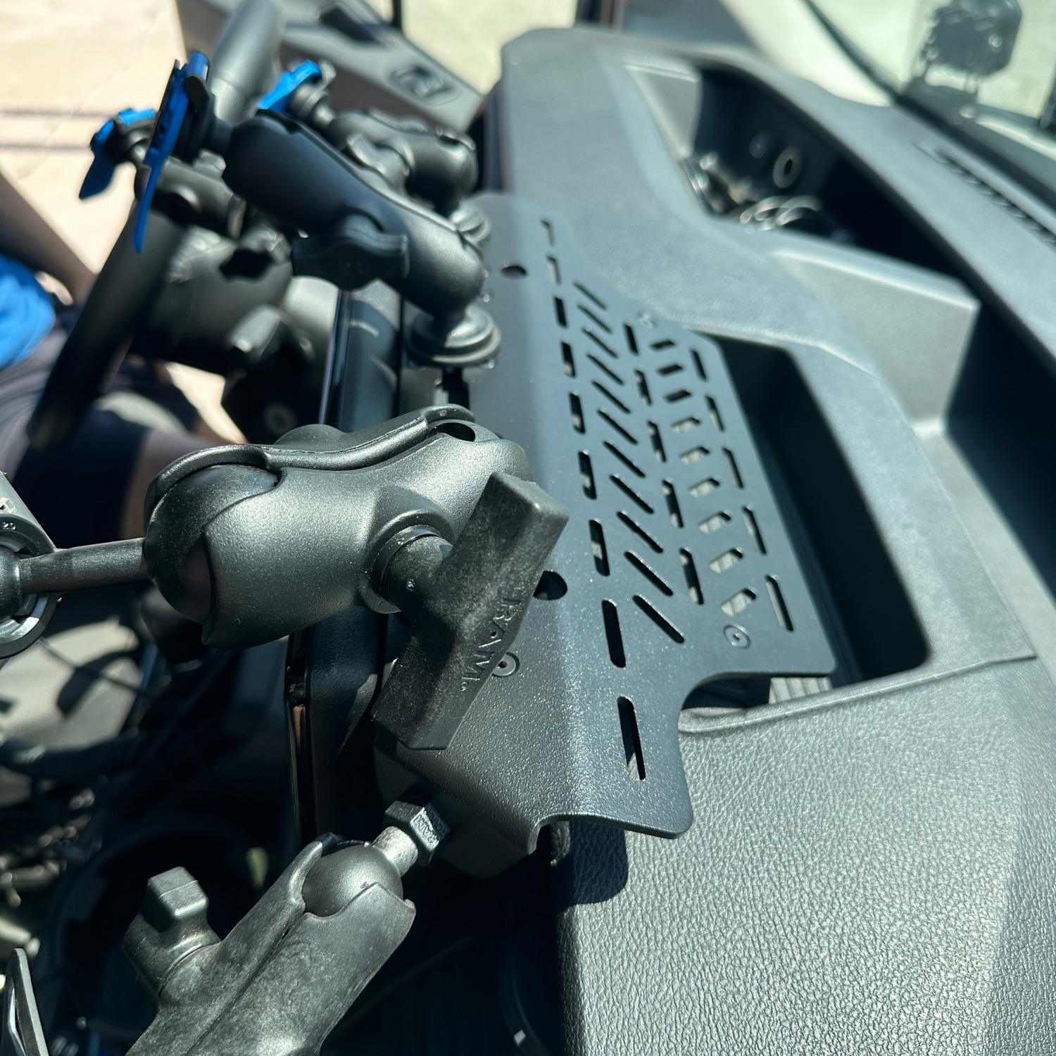 Ford Transit Dash Mount – Navidok No-Drill Dash Mount for 12