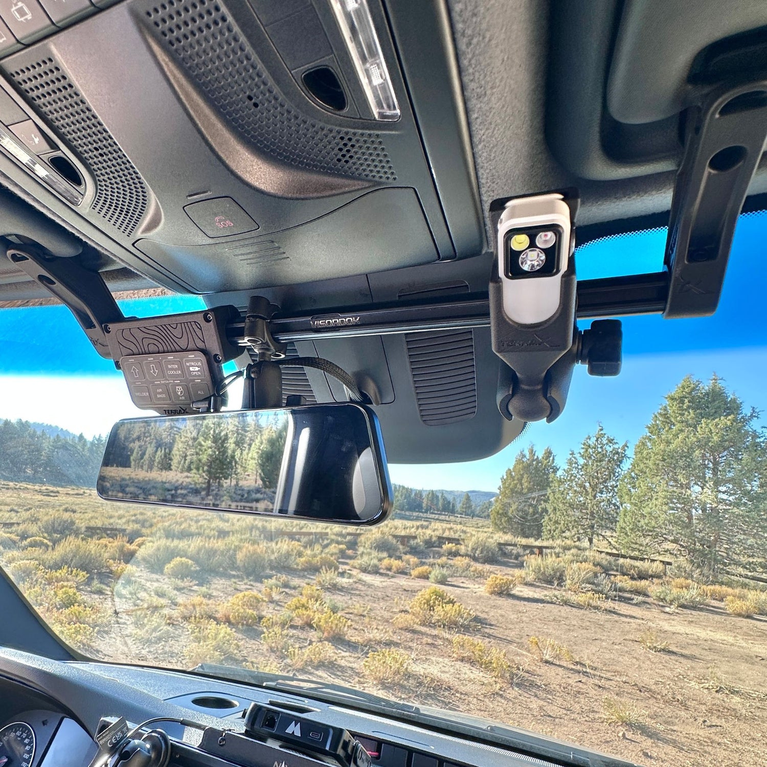 Sprinter Van Visor Tube Mount for Navigation Devices and Accessories – TERRA X Visordok TubeTrak