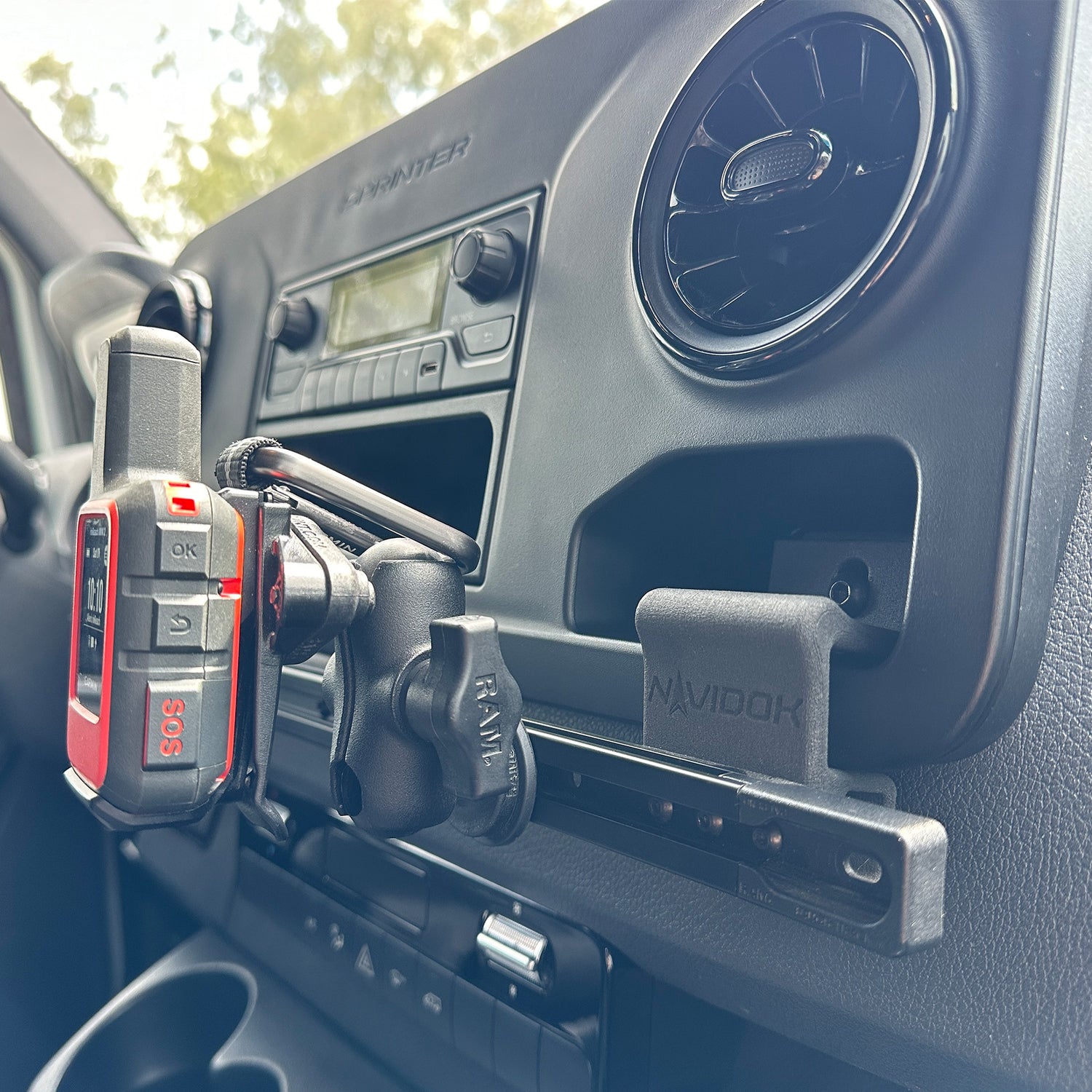 Garmin inReach Mini adapter with carabiner and RAM ball for Garmin