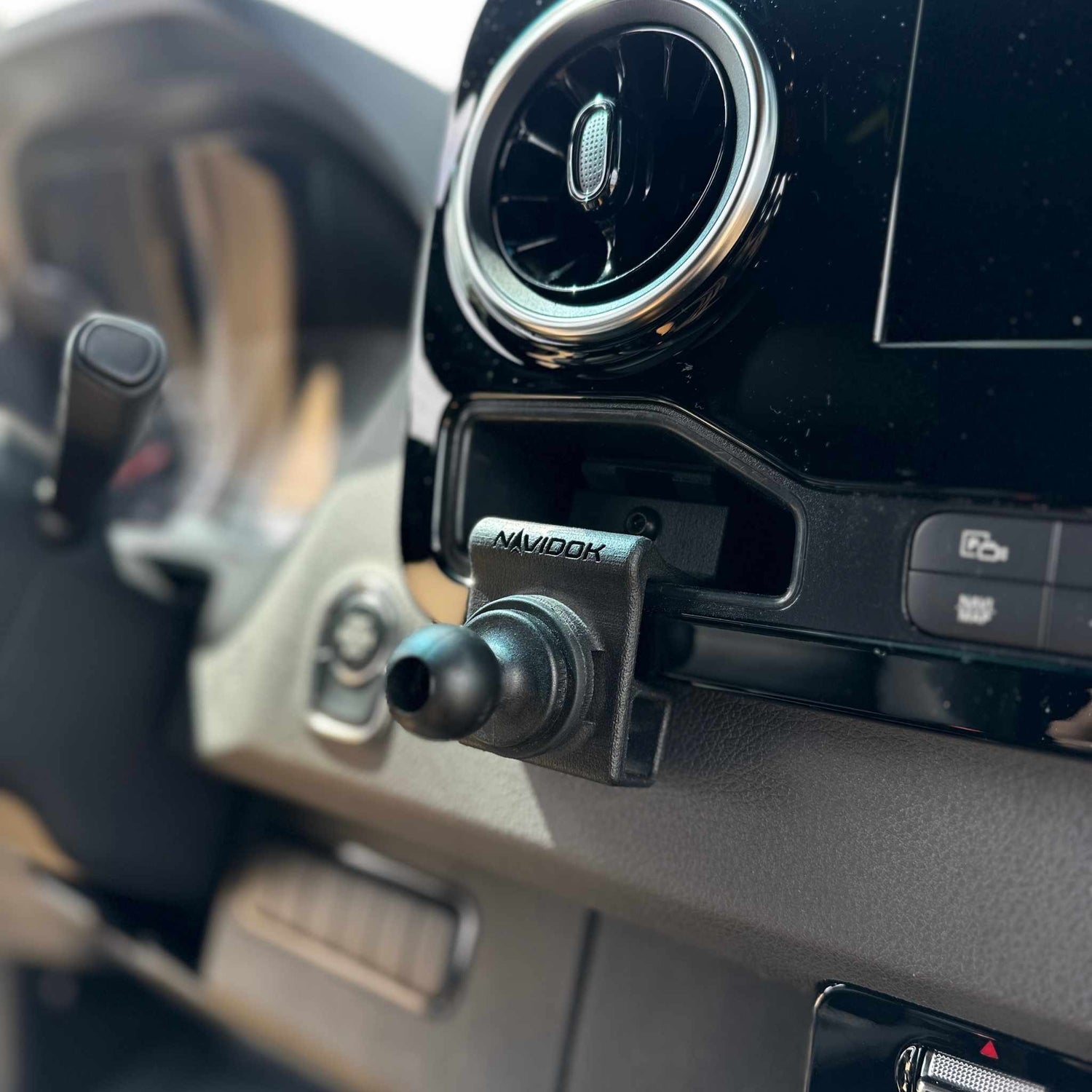 Navidok Single - Dash Mount for Mercedes Sprinter 2019+ by Terra X