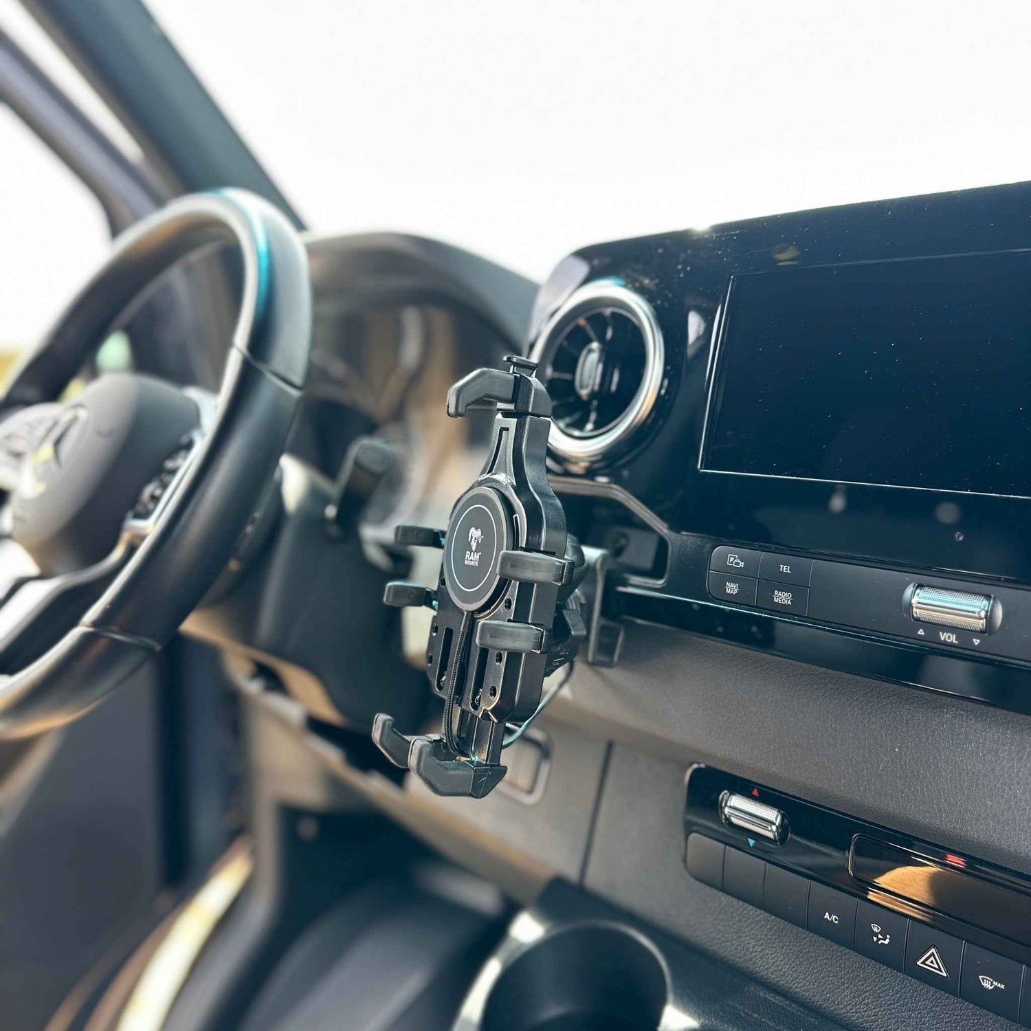 Navidok Single - Dash Mount for Mercedes Sprinter 2019+ by Terra X